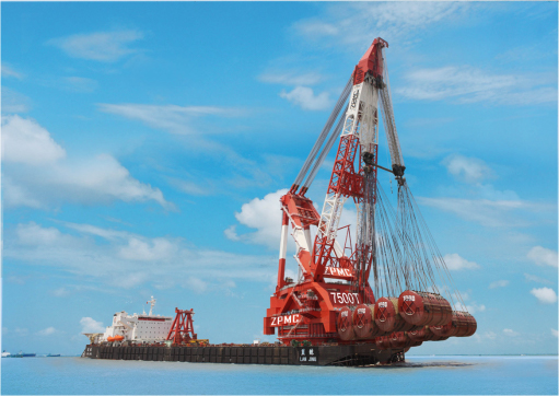  “蓝鲸”7500吨起重船