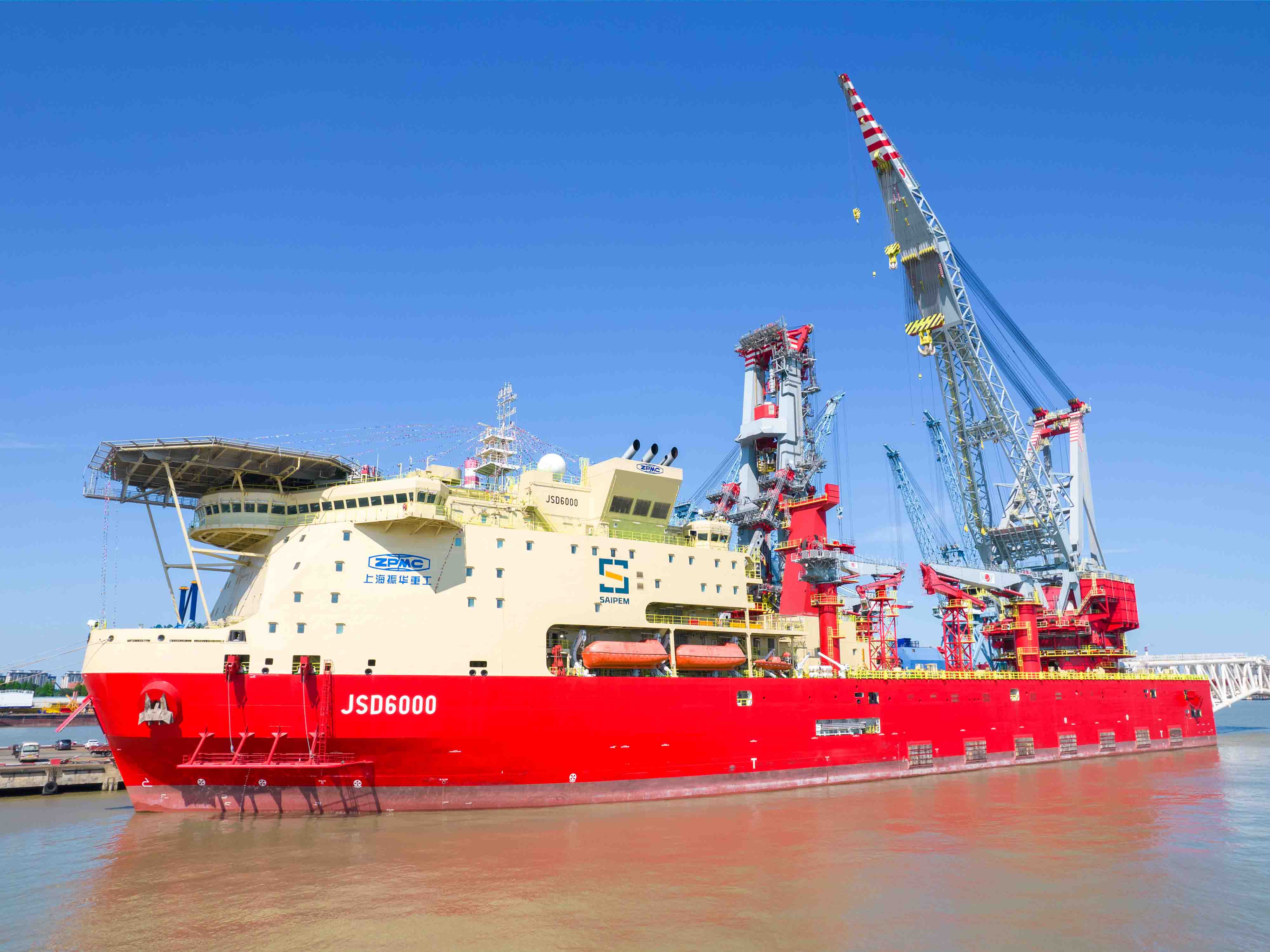深远海起重铺管船