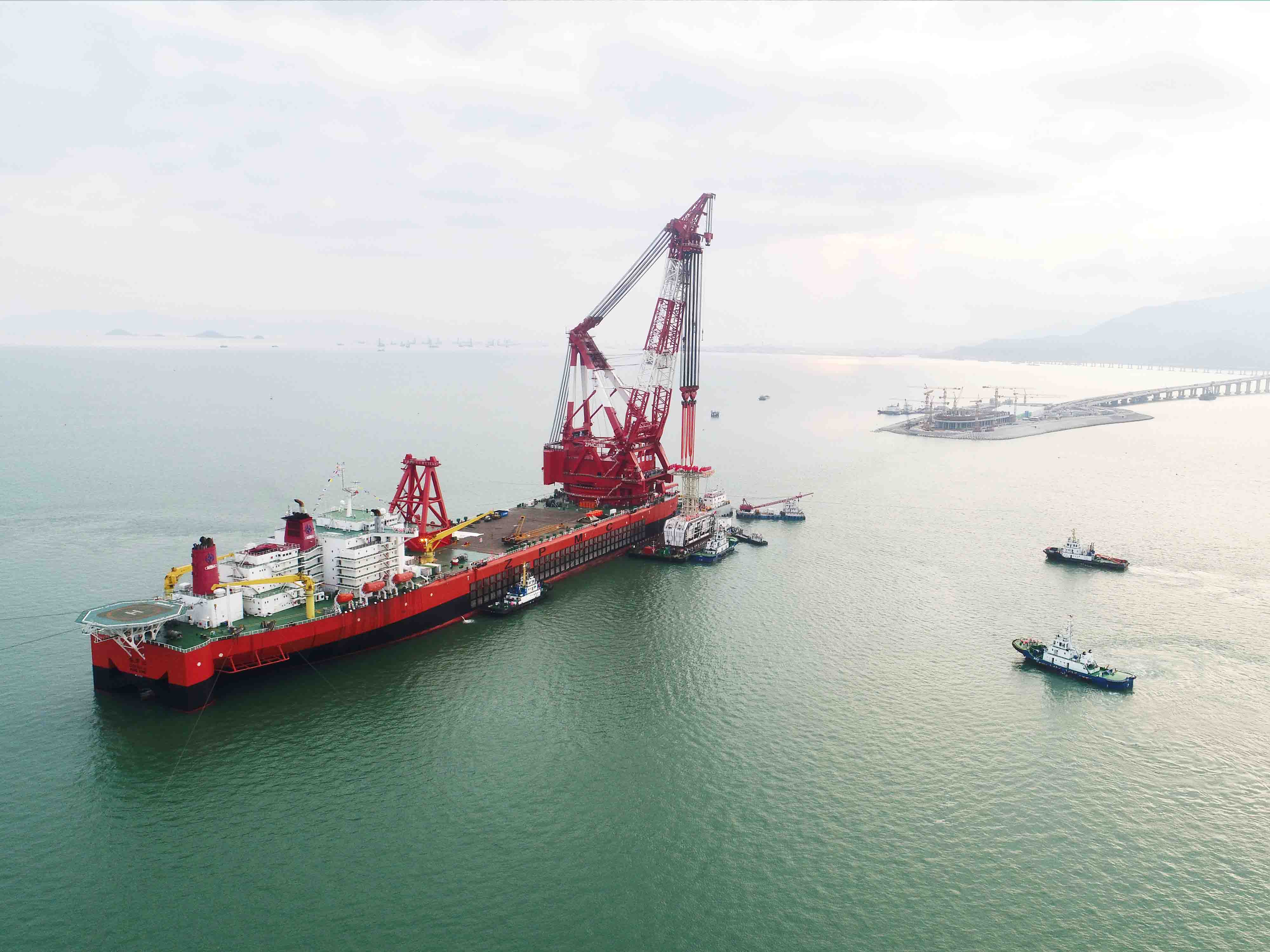 “振华30”起重打捞工程船